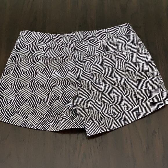 Banana Republic cuffed shorts - Picture 4 of 4